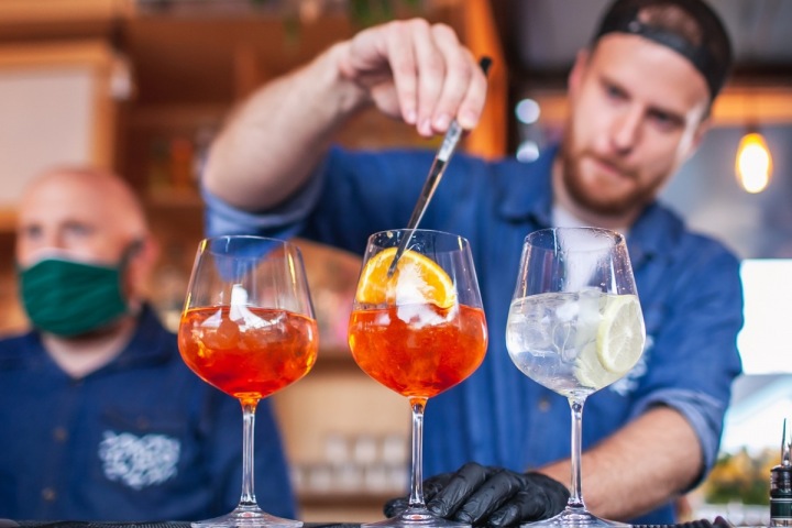 Je libo drink? Je libo drink?