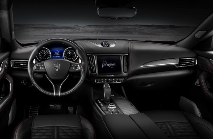 Maserati Levante Trofeo, palibní deska Maserati Levante Trofeo, palibní deska