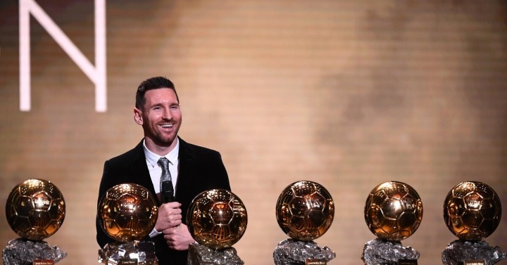 Messi se šesti zlatými míči. Messi se šesti zlatými míči.