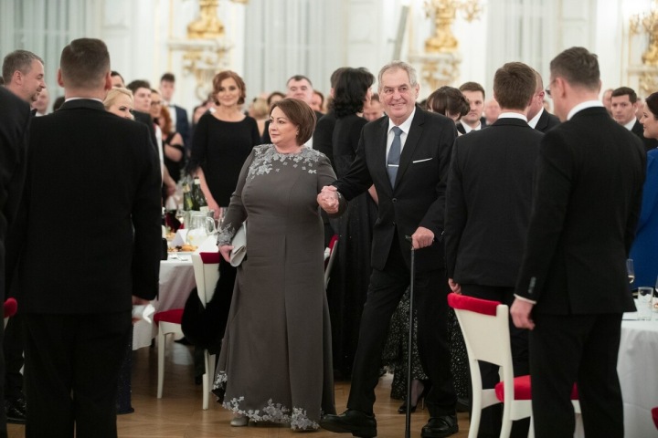 Český prezident Miloš Zeman s manželkou na plese Český prezident Miloš Zeman s manželkou na plese