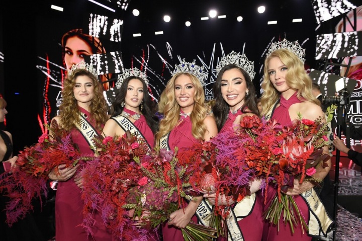 Miss Intercontinental Julie Smékalová, Miss Supranational Michaela Macháčková, Miss Czech Republic Adéla Štroffeková, Miss Grand International Veronica Biasiol a Miss International Alina Demenťjeva.