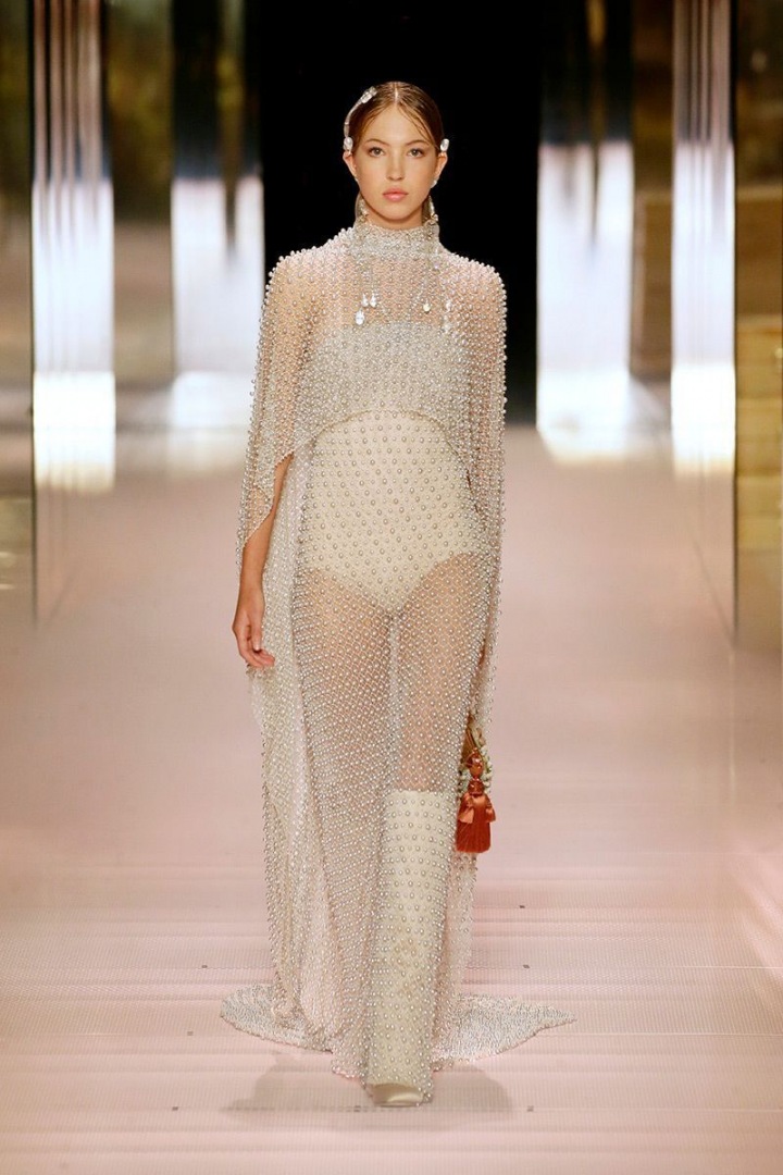 Modelka na přehlídce Fendi Couture SS2021 Modelka na přehlídce Fendi Couture SS2021