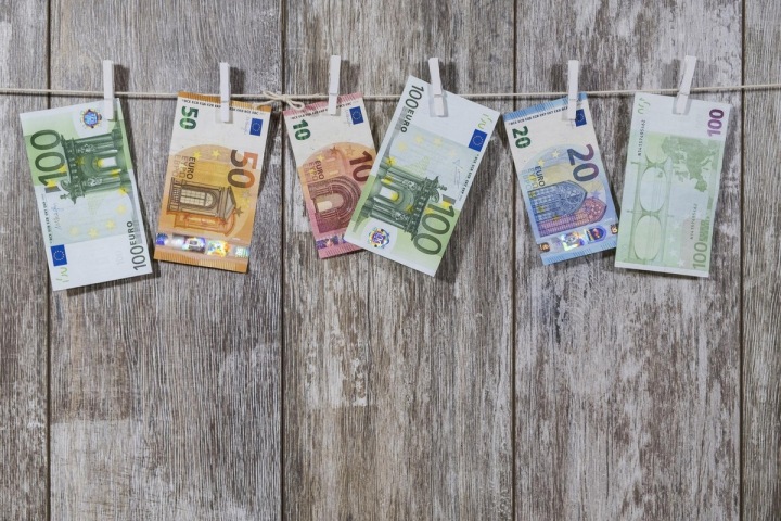 Až 50 000 eur létalo v Německu vzduchem. Až 50 000 eur létalo v Německu vzduchem.