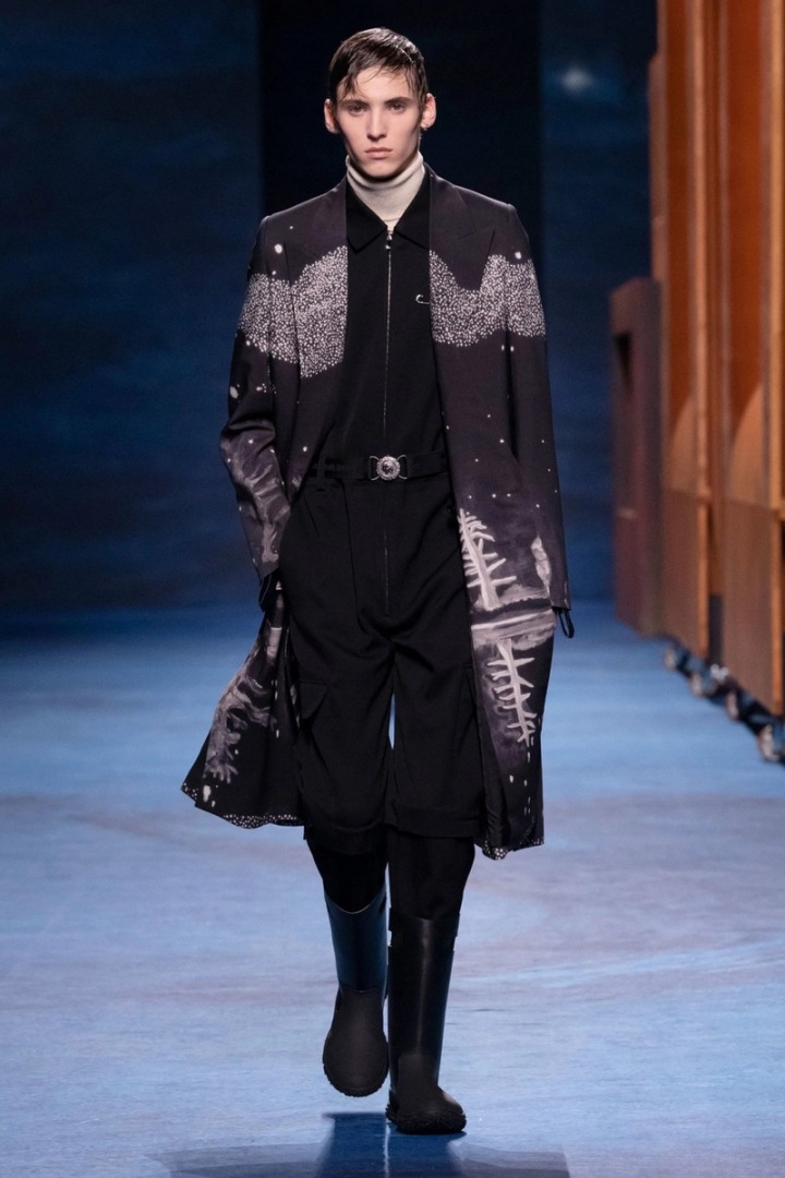 Muž na přehlídce Dior FW2021