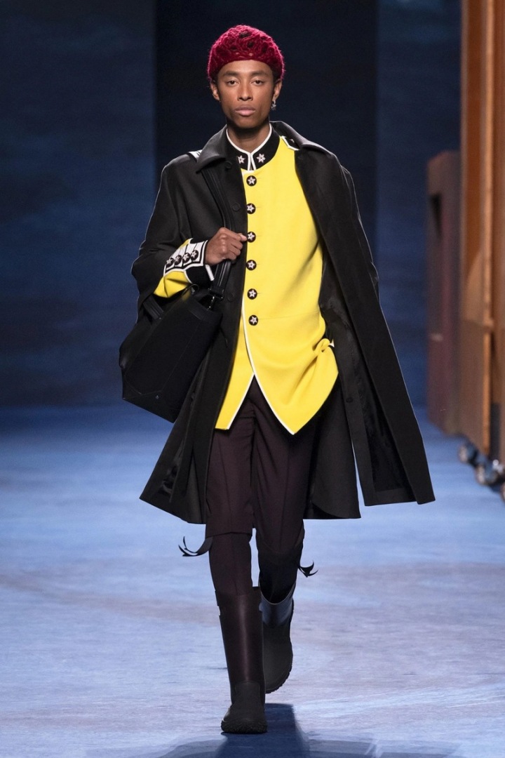 Muž na přehlídce Dior FW2021