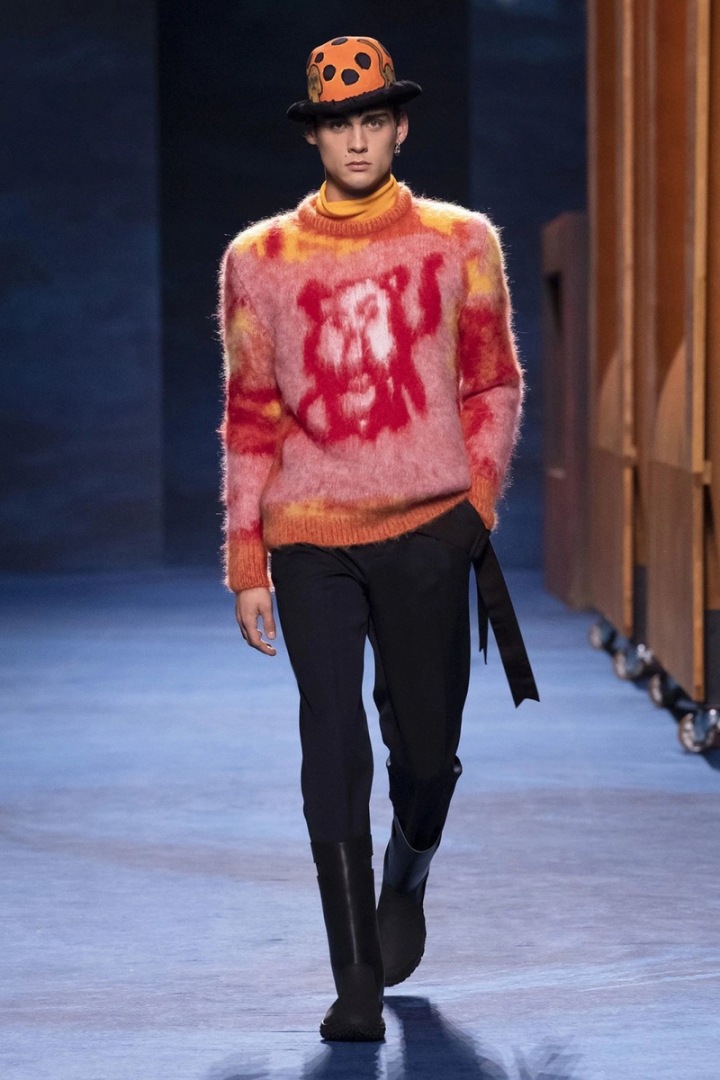 Muž na přehlídce Dior FW2021 Muž na přehlídce Dior FW2021