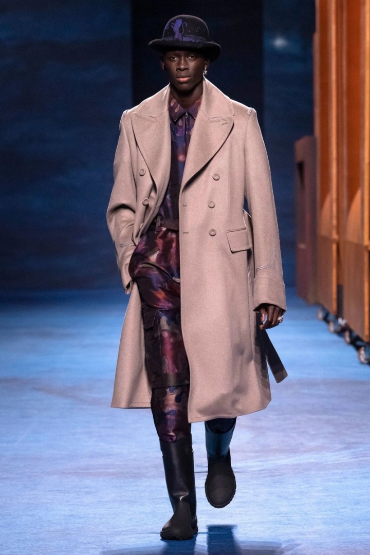 Muž na přehlídce Dior FW2021 Muž na přehlídce Dior FW2021