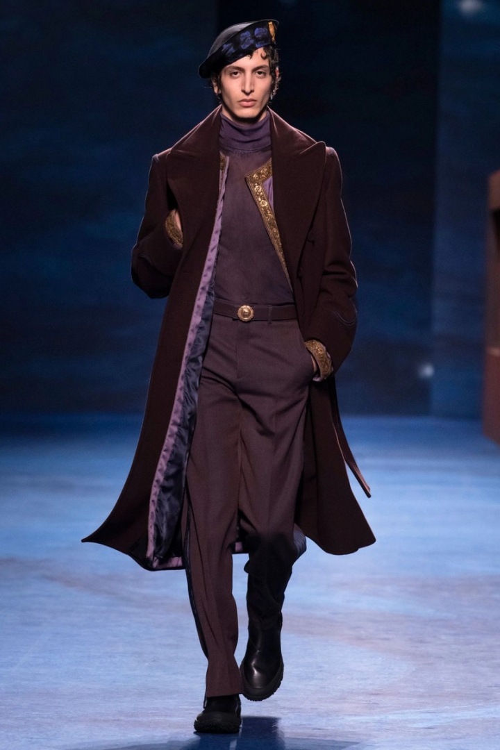 Muž na přehlídce Dior FW2021 Muž na přehlídce Dior FW2021