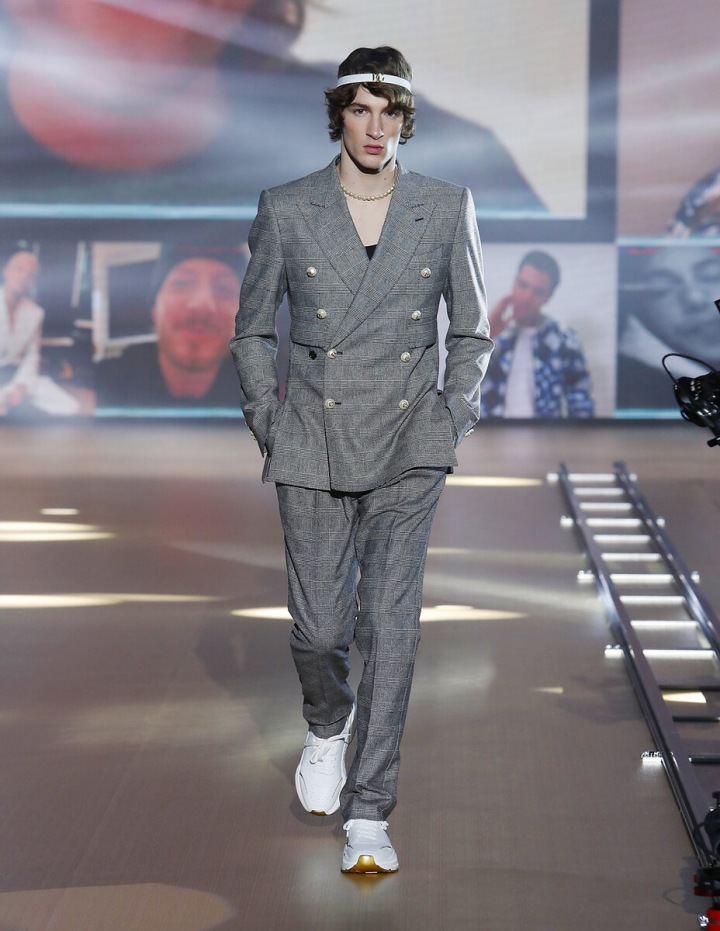 Muž na přehlídce Dolce & Gabbana FW2021 Muž na přehlídce Dolce & Gabbana FW2021