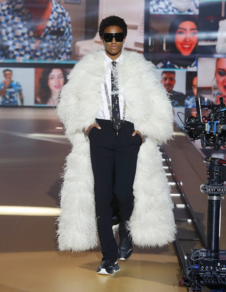 Muž na přehlídce Dolce & Gabbana FW2021 Muž na přehlídce Dolce & Gabbana FW2021