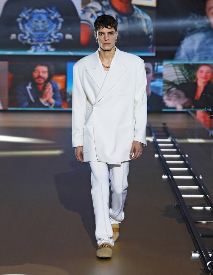 Muž na přehlídce Dolce & Gabbana FW2021 Muž na přehlídce Dolce & Gabbana FW2021