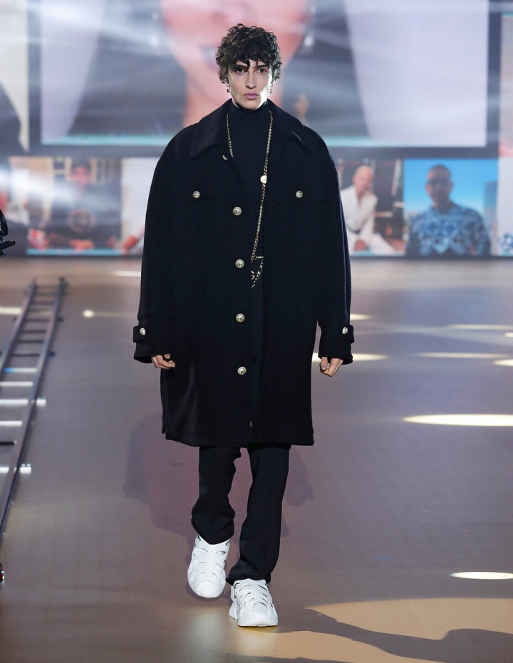 Muž na přehlídce Dolce & Gabbana FW2021 Muž na přehlídce Dolce & Gabbana FW2021