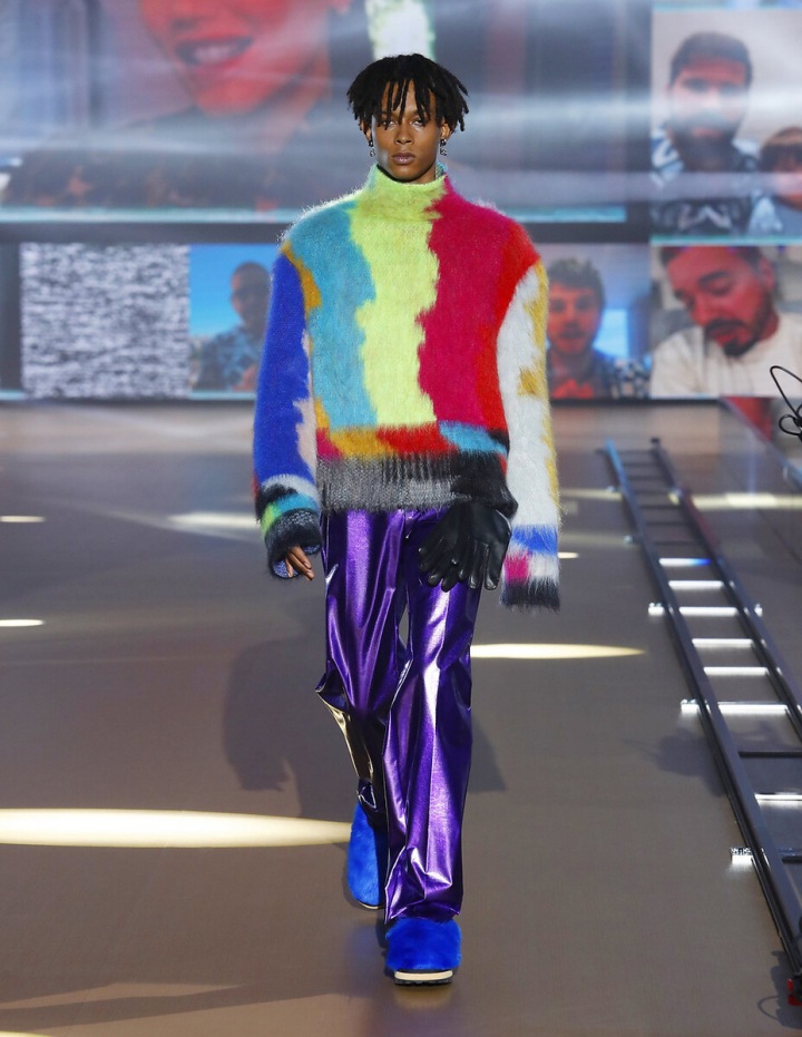 Muž na přehlídce Dolce & Gabbana FW2021