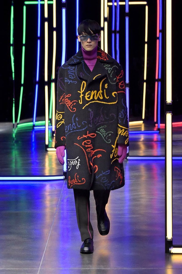Muž na přehlídce Fendi FW2021 Muž na přehlídce Fendi FW2021