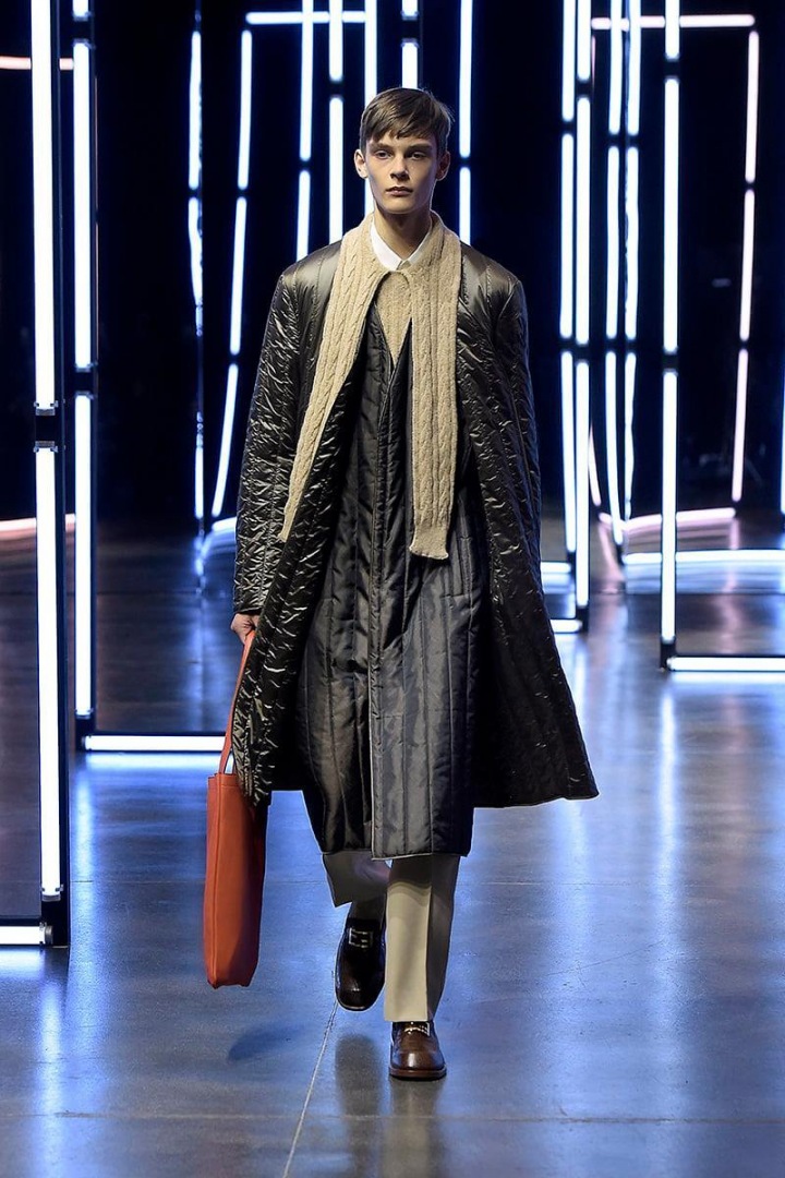 Muž na přehlídce Fendi FW2021 Muž na přehlídce Fendi FW2021
