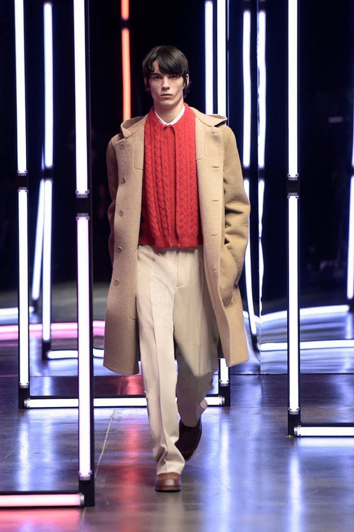Muž na přehlídce Fendi FW2021