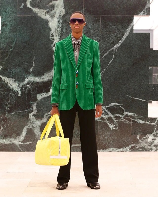 Muž na přehlídce Louis Vuitton FW2021