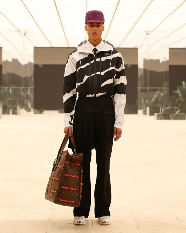 Muž na přehlídce Louis Vuitton FW2021 Muž na přehlídce Louis Vuitton FW2021