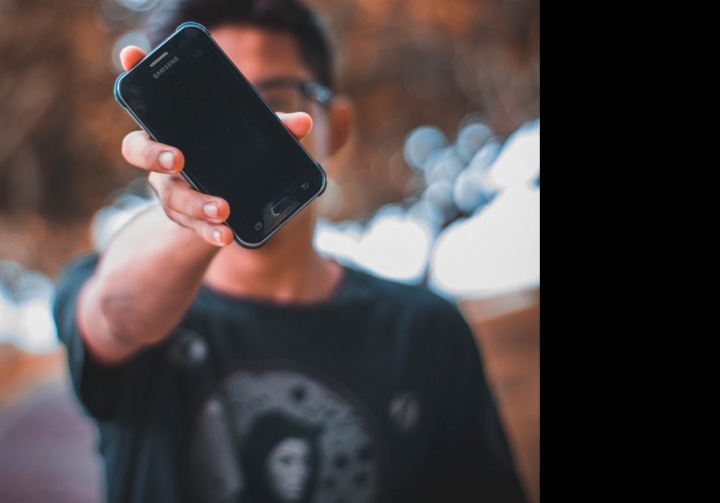 Muž s chytrým telefonem Samsung Muž s chytrým telefonem Samsung