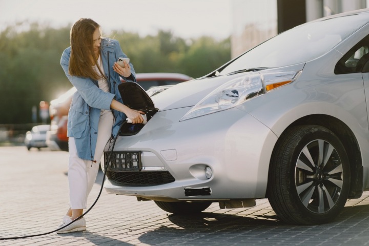 Nabíjení elektrovozu Nabíjení elektrovozu