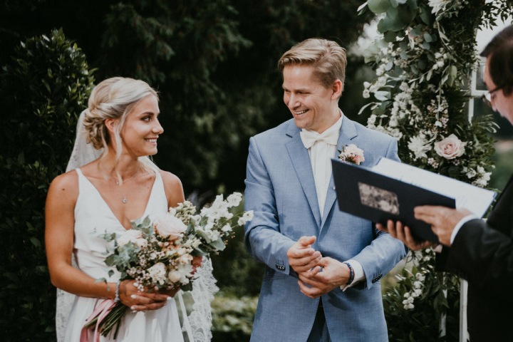 Natália a František při obřadu. Natália a František při obřadu.