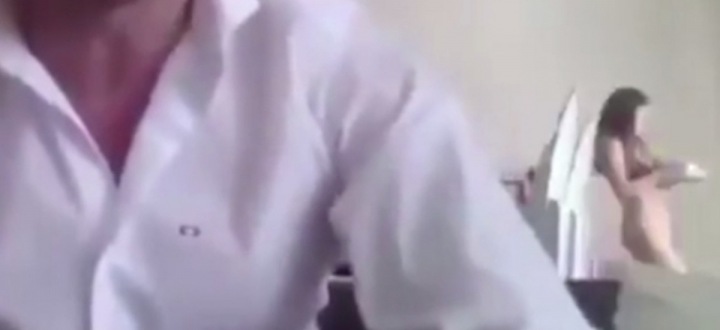 Tomuhle se říká faux pas. Tomuhle se říká faux pas.