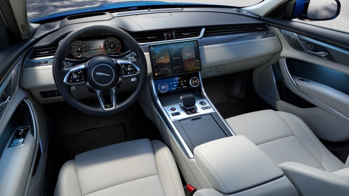 Nové technologie v interiéru Jaguara XF. Nové technologie v interiéru Jaguara XF.