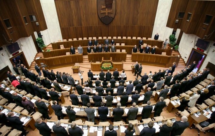Národní rada Slovenské republiky se 150 poslanci. Národní rada Slovenské republiky se 150 poslanci.
