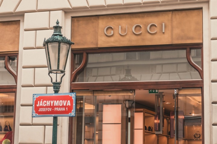 Pražský obchod oděvní značky Gucci Pražský obchod oděvní značky Gucci