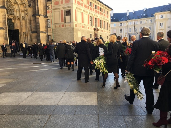 Na zádušní mši bylo pozváno stovky hostů Na zádušní mši bylo pozváno stovky hostů