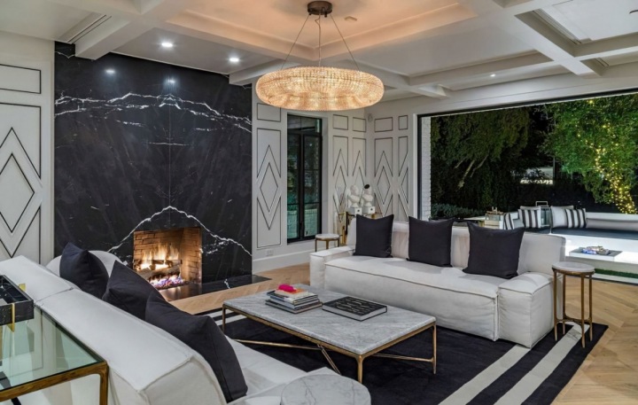 Obývací část, rezidence patřící Rihanně, Beverly Hills Obývací část, rezidence patřící Rihanně, Beverly Hills