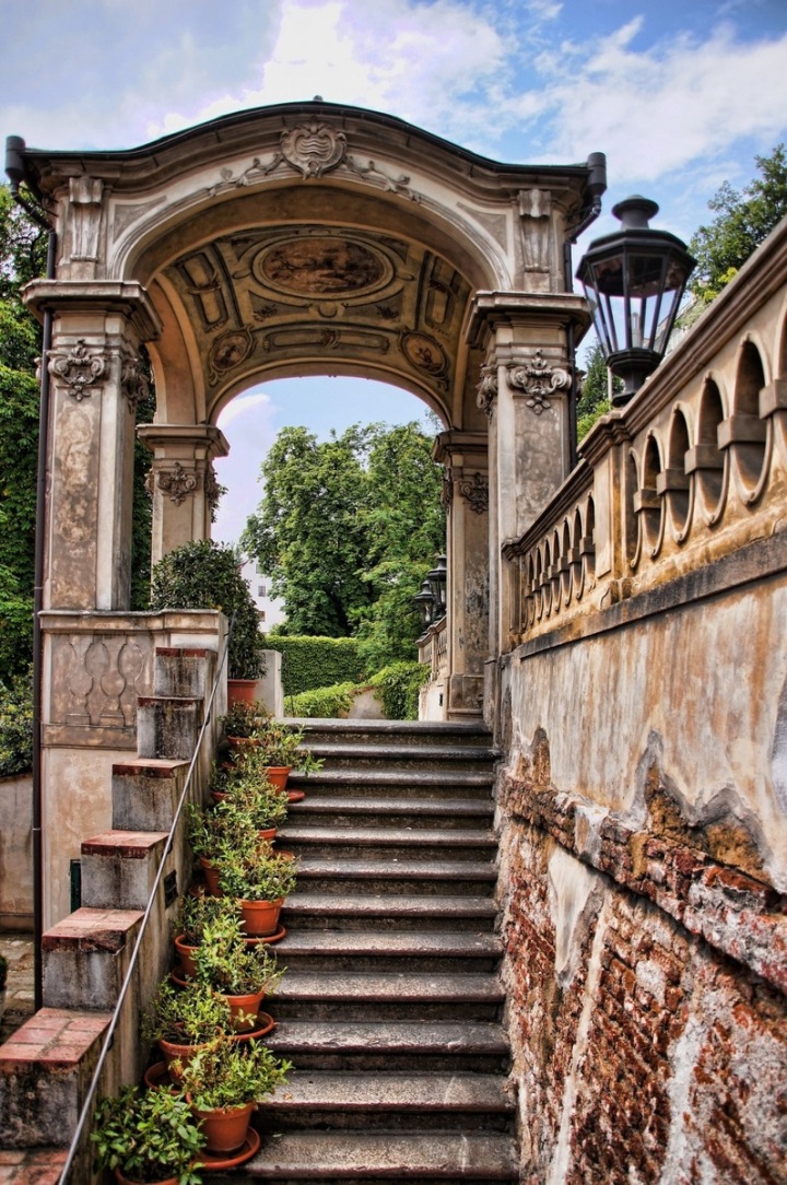 Zahrady pod Pražským hradem