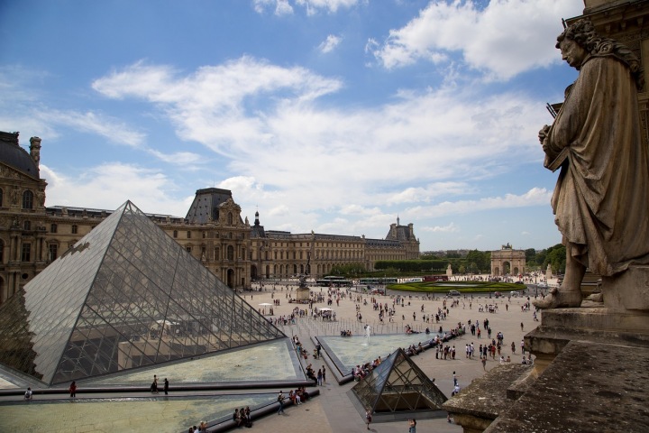 Louvre se navrací k běžnému provozu