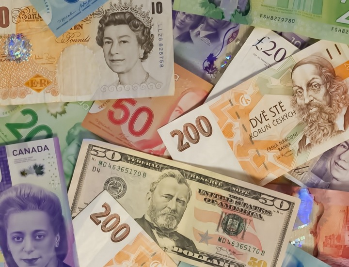 Papírové peníze z různých států Papírové peníze z různých států