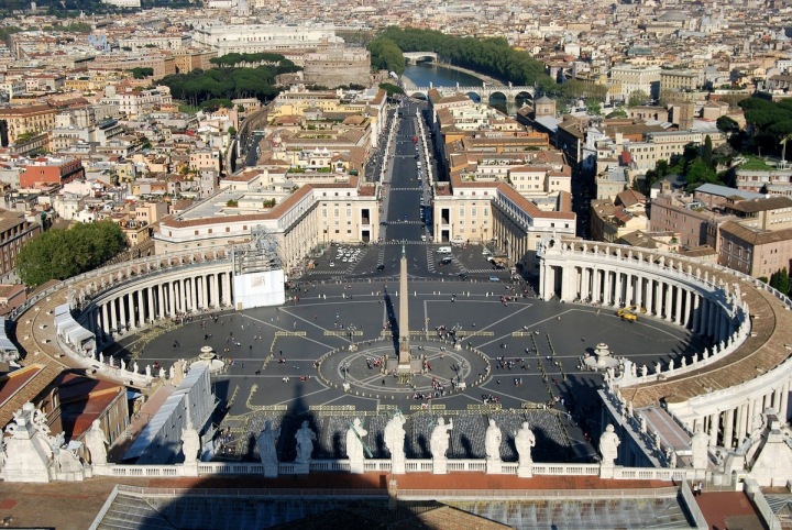 Piazza San Pietro ve Vatikánu Piazza San Pietro ve Vatikánu