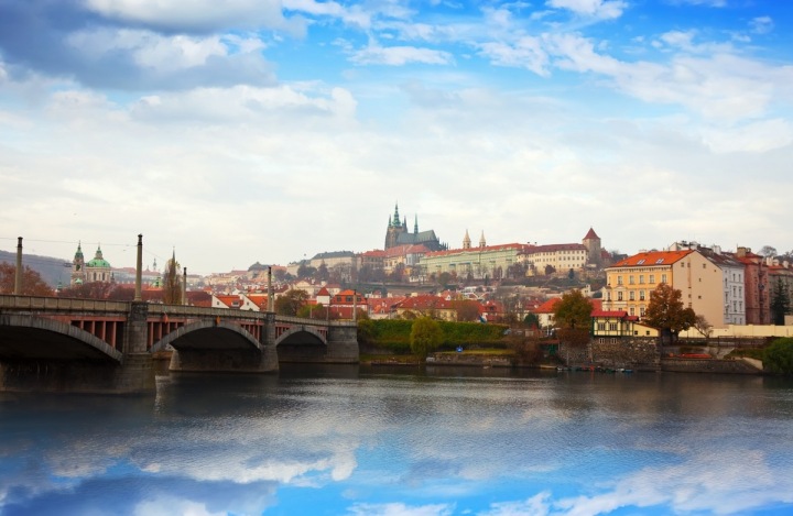 Pohled na Pražský hrad od řeky Vltavy Pohled na Pražský hrad od řeky Vltavy