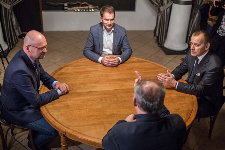 Politici u kulatého stolu