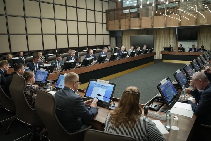 Vláda představuje pomoc podnikatelům 