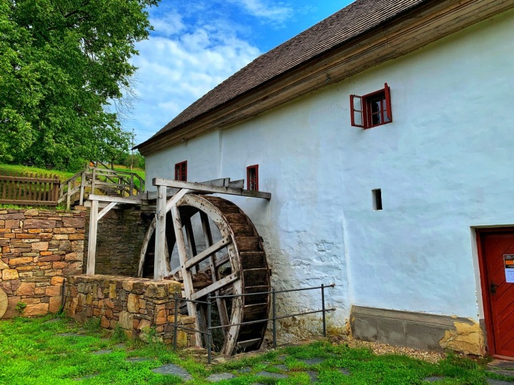 I mlýny jsou populárním místem, kde "prospat" dovolenou. Porčův mlýn.