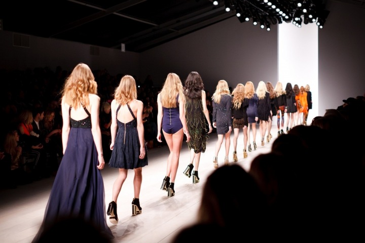 Modelky na přehlídkovém mole Modelky na přehlídkovém mole