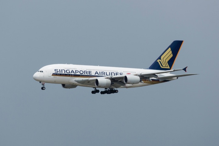 Přistávající letadlo společnosti Singapore Airlines Přistávající letadlo společnosti Singapore Airlines