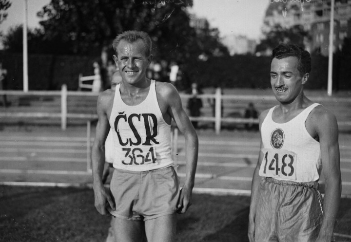 Emil Zátopek ve Francii v roce 1947 Emil Zátopek ve Francii v roce 1947