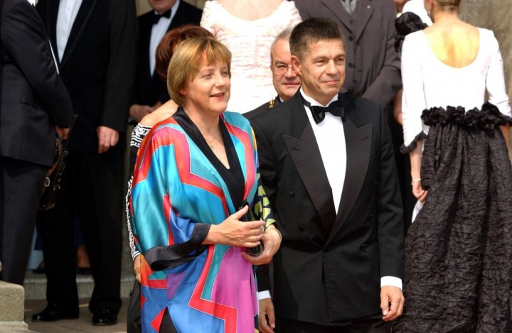 Angela Merkelová v šatovém kimonu