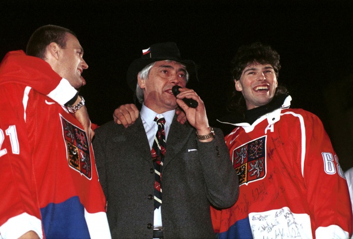 Olympijské zlato Nagano 1998. S Jaromírem Jágrem. Olympijské zlato Nagano 1998. S Jaromírem Jágrem.