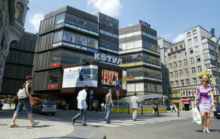 Kotva je stále dominantou Náměstí republiky. 