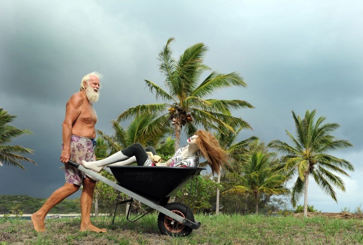 David Glasheen přišel v 80 o svoje bohatství, sbalil si kufr a přestěhoval se na odlehlý ostrov