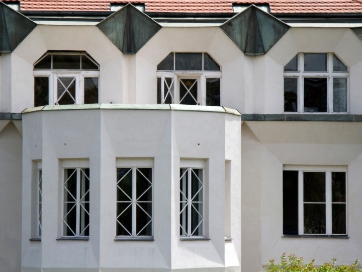 Kubistická Kovařovicova vila, detail elegantní vily pod pražským Vyšehradem Kubistická Kovařovicova vila, detail elegantní vily pod pražským Vyšehradem
