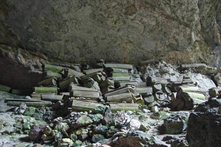 Rakve v pohřební jeskyni Lumiang, Sagada, Luzon, Filipíny Rakve v pohřební jeskyni Lumiang, Sagada, Luzon, Filipíny