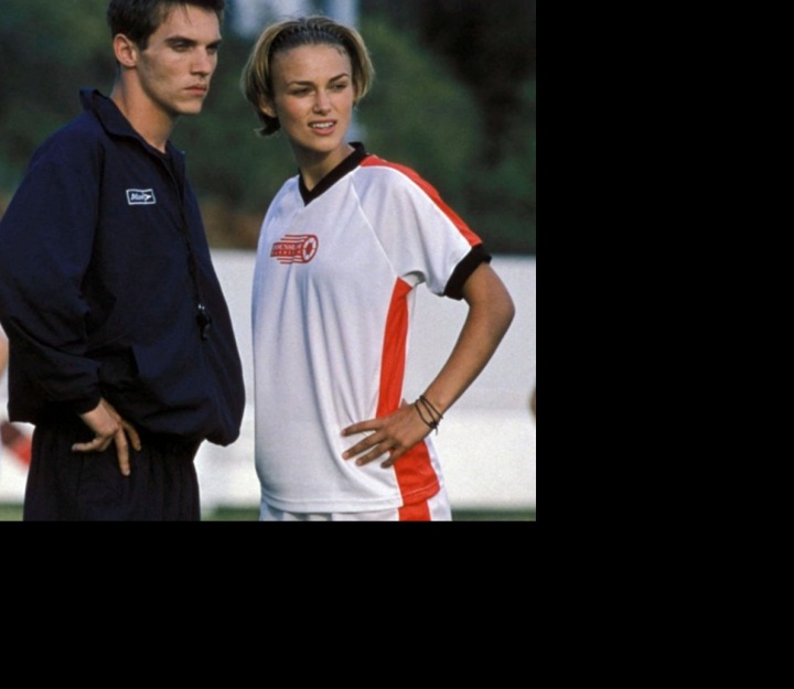 Keira Knightley ve filmu "Blafuj jako Beckham" Keira Knightley ve filmu "Blafuj jako Beckham"