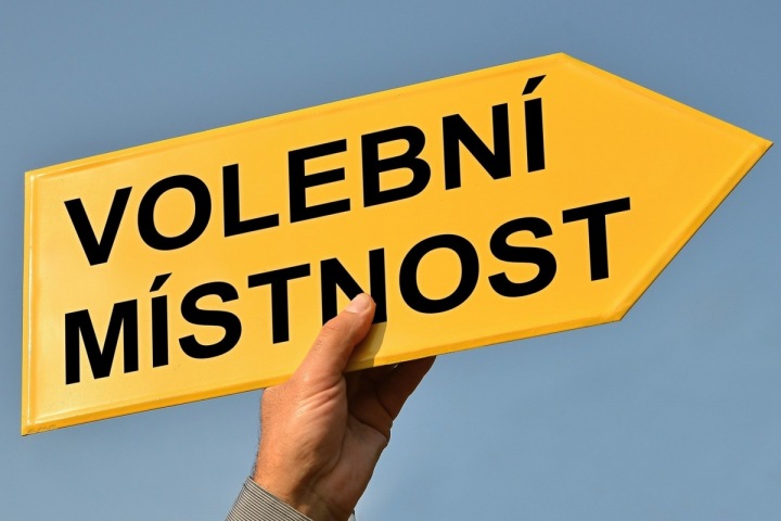 Ukazatel do volební místnosti.